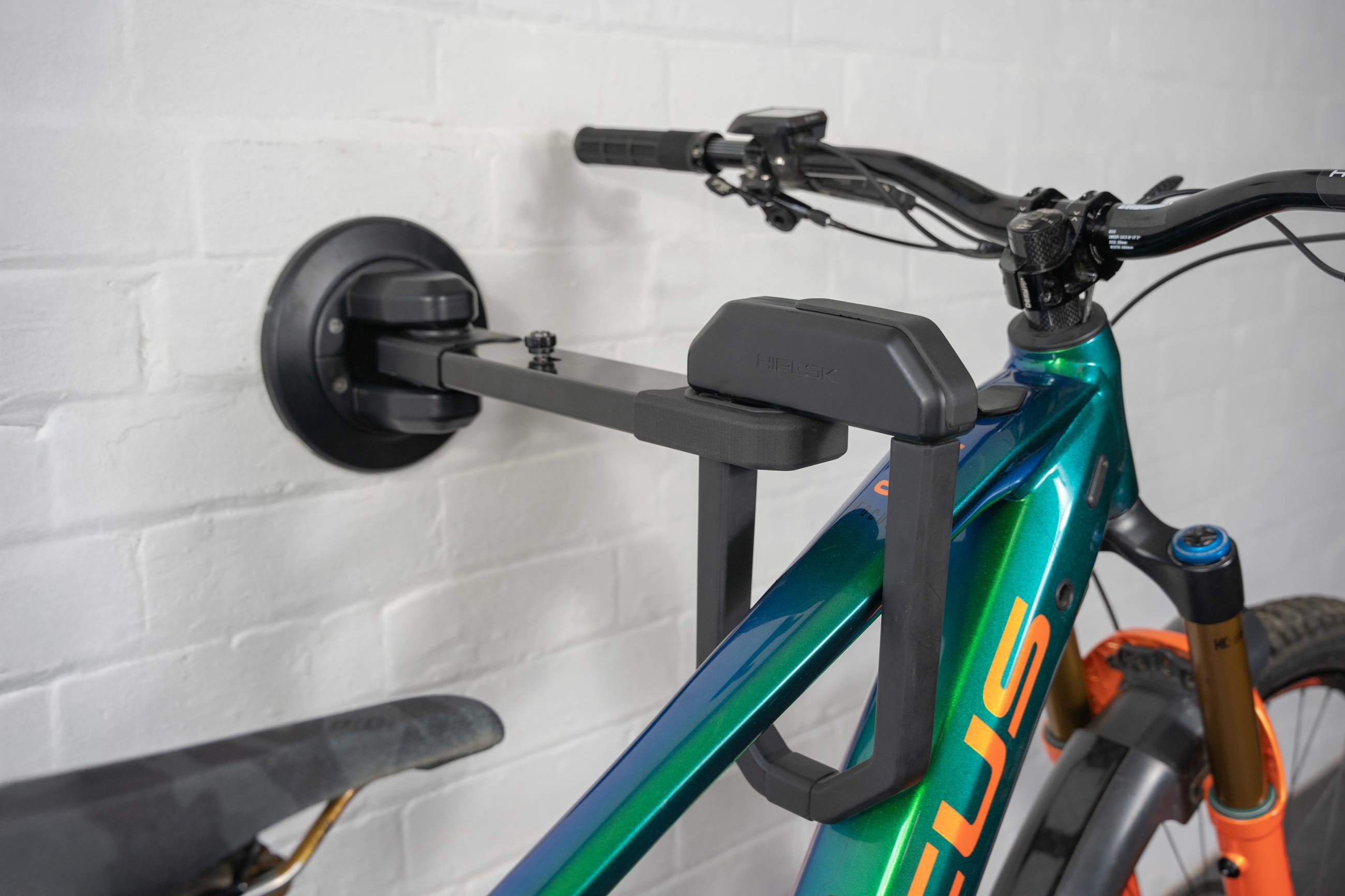 AXM1AB-Focus-EMTB-Locked-Close