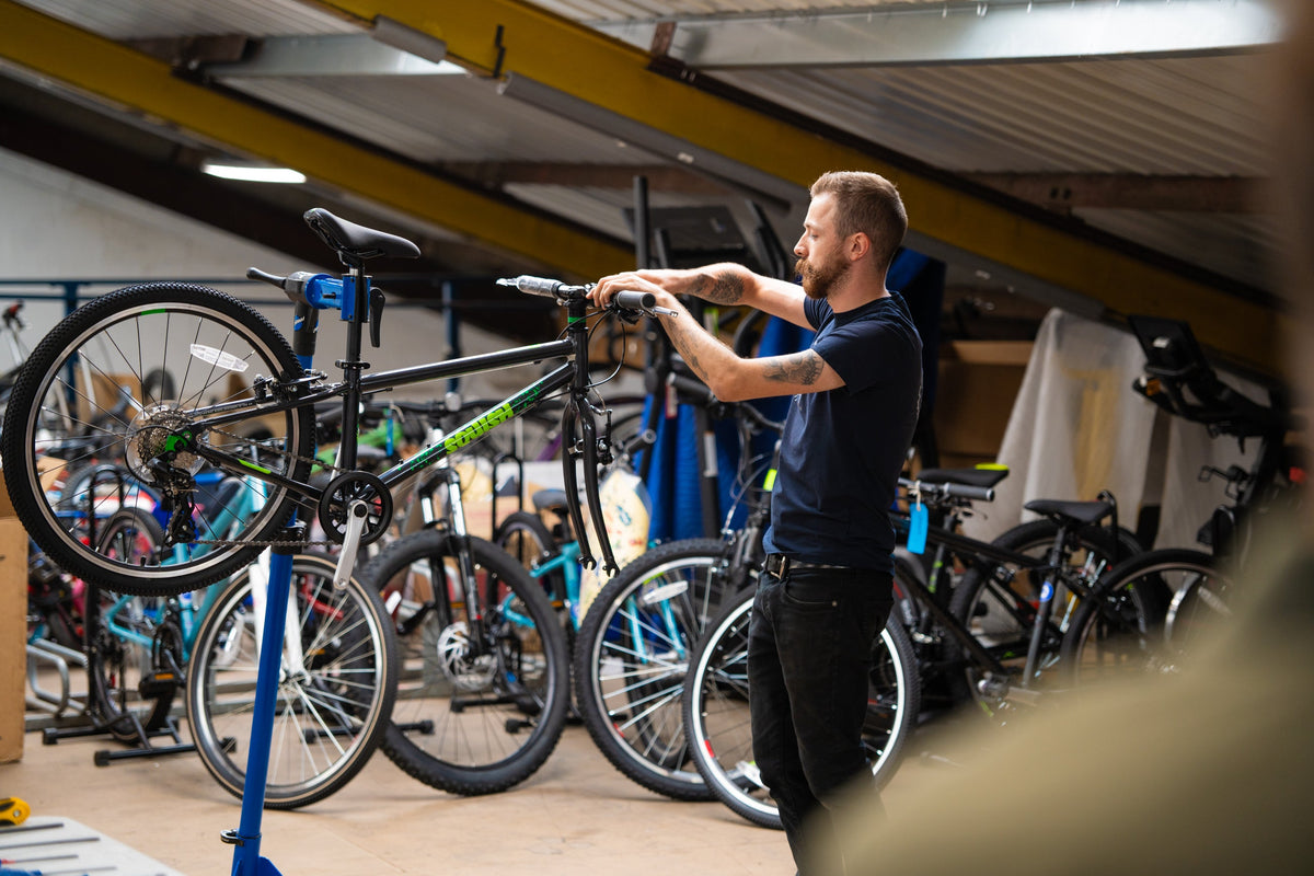 Hiplok visits Cyclists Fighting Cancer for a day of bike building