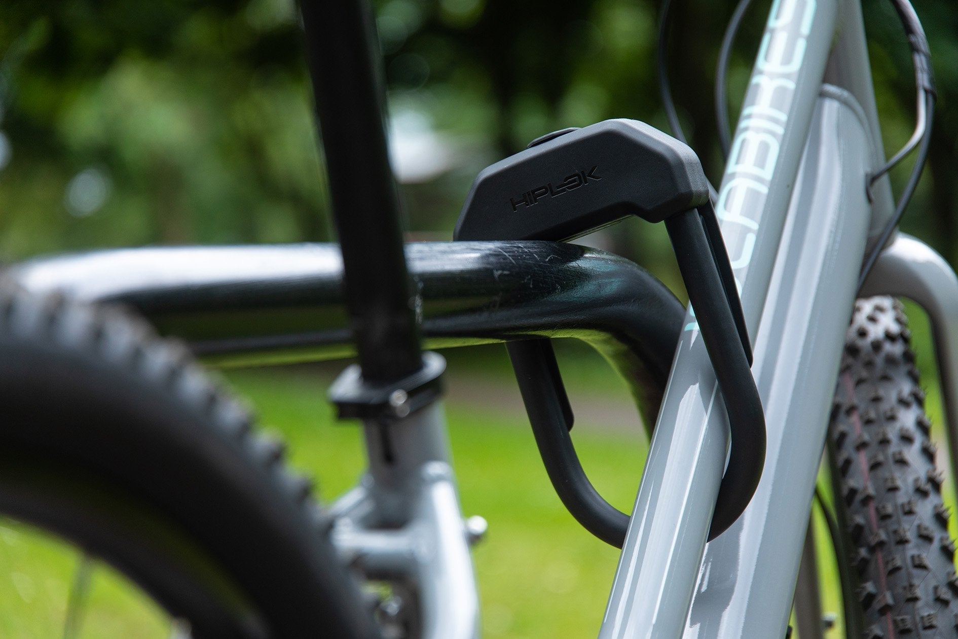 What is the difference between bike U locks and D locks?