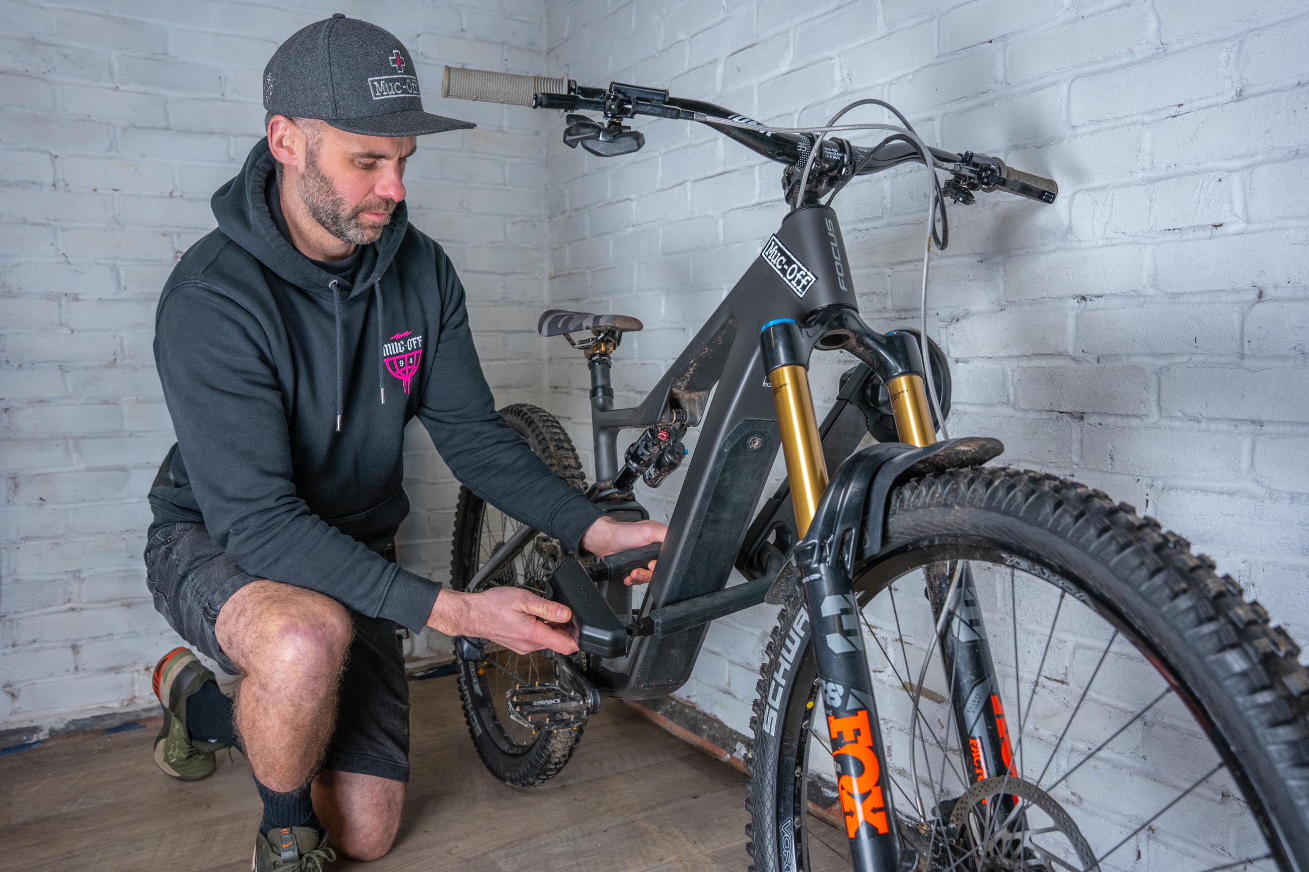 AXM1AB-DXM1AB-Ben-Deakin-Locking-MTB-Mid-1