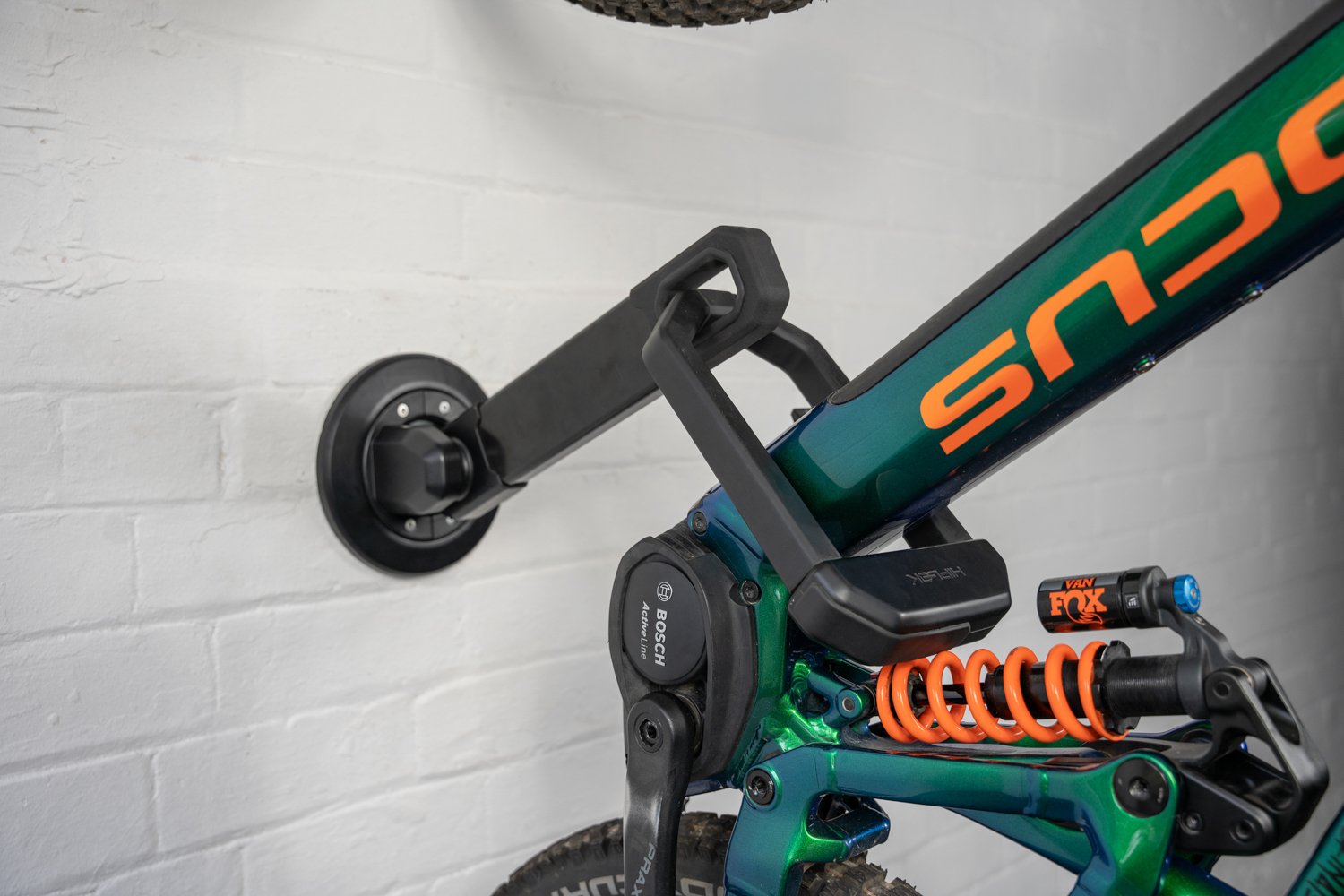 Focus-EMTB-Locked-Vert-Close